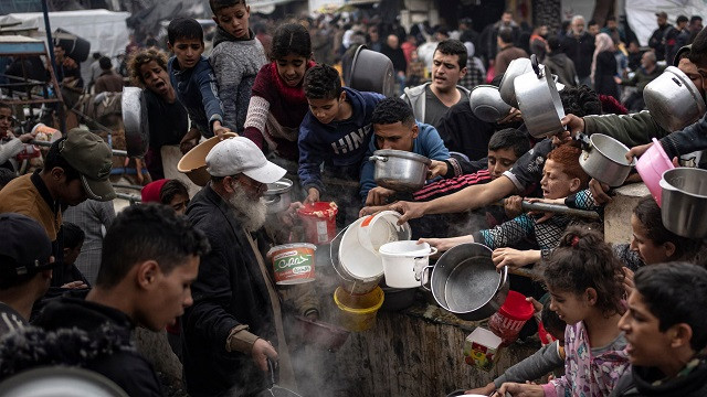 Gaza Faces Dire Humanitarian Crisis Amidst Rising Hunger and Reconstruction Debates