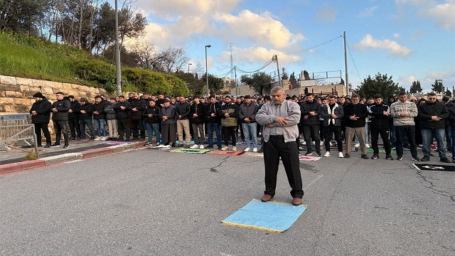 Al-Aqsa Closed for First Time Since 1967; Palestinians Pray on Streets Amid Siege