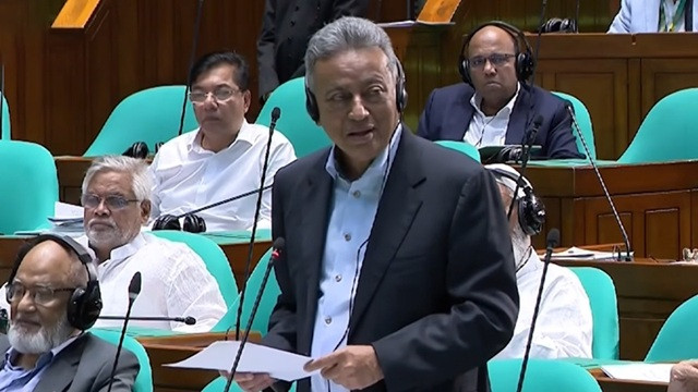 Finance Minister Vows to Prevent Stock Market Looting in Parliament Session