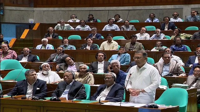 Prime Minister Pledges Structural Reforms and Educational Empowerment in Parliamentary Address