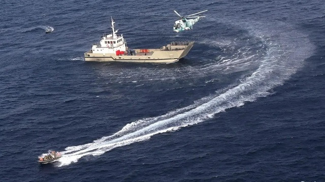 Oil Tankers Navigate the Strait of Hormuz Under US Military Protection