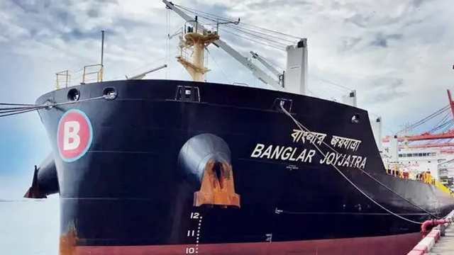 Bangladeshi Vessel ‘MV Banglar Joyjatra’ Stranded Near UAE Amid Hormuz Tensions