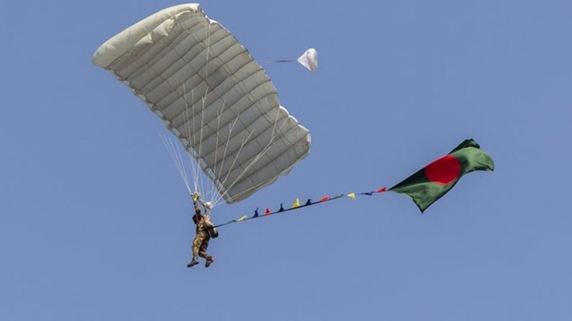 Bangladesh Sets Historic Skydiving Record on 54th Victory Day Anniversary