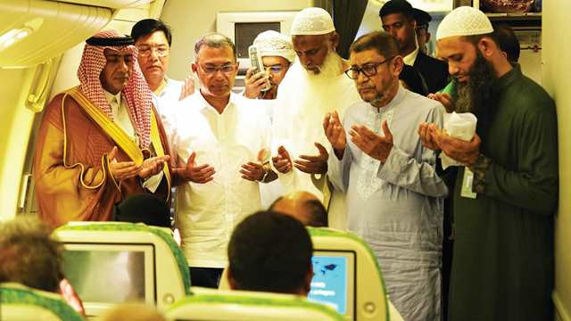 Prime Minister Tarique Rahman Inaugurates Hajj Flight; First Group of Pilgrims Departs for Saudi Arabia