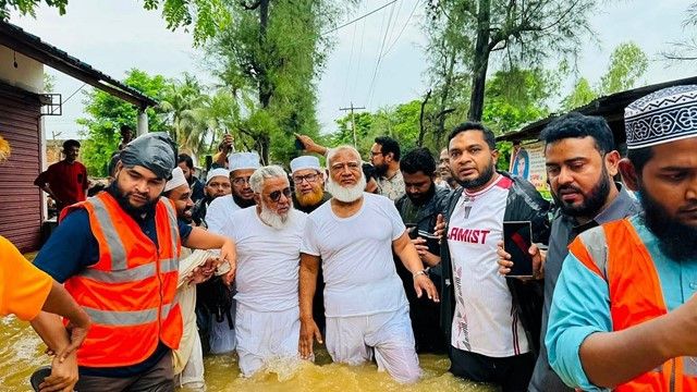 Ameer Shafiqur Rahman Visits Flood-Hit Areas in Chattogram, Calls for Support to Victims