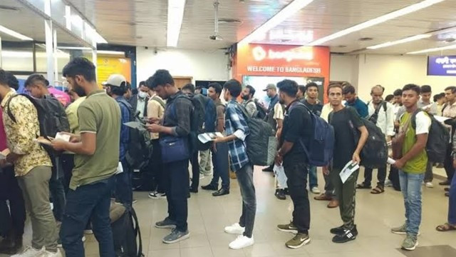 Hundreds of Bangladeshis Repatriated from Cambodia After Alleged Human Trafficking into Cyber Scam Compounds