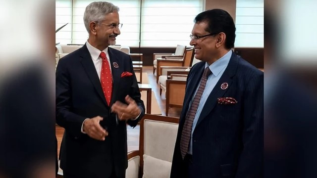 Bangladesh, Indian Foreign Ministers Exchange Greetings on Sidelines of ASEAN Regional Forum