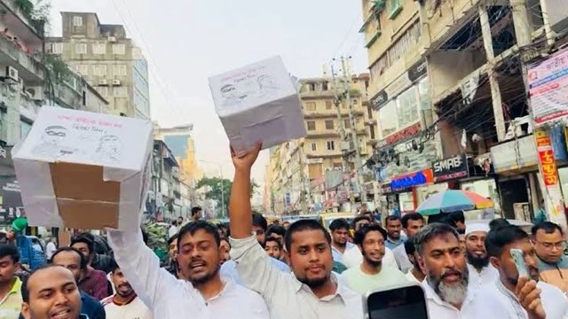 NCP Leaders Hold Satirical Anti-Extortion Campaign in Bangladesh