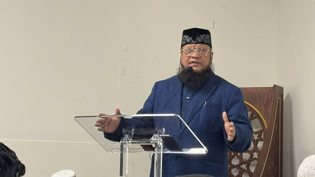 Al-Quran Dawah Center's Free Quran Distribution Program at Hollywood Mosque