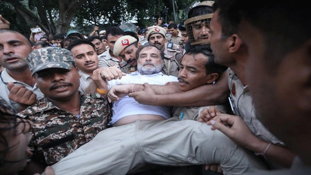 Rahul Gandhi and Priyanka Gandhi Detained During Protest Outside PM Modi's Residence