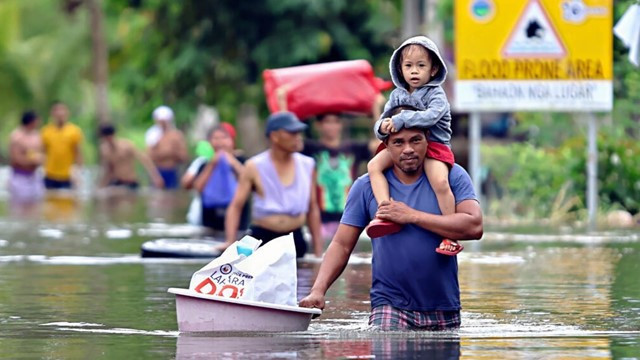 Typhoon Fung Wong : 1 Million People Evacuated from Philippine Coast