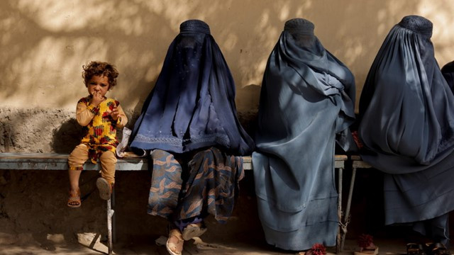 Taliban Makes Burqa Mandatory for Women to Enter Hospitals in Afghanistan