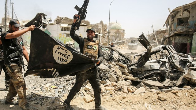 US Launches Massive Strikes Against ISIS After Killing of Soldiers