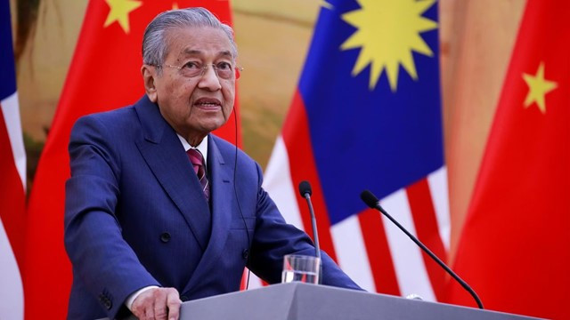 Former Malaysian Prime Minister Mahathir Mohamad Hospitalised After Fall at Home