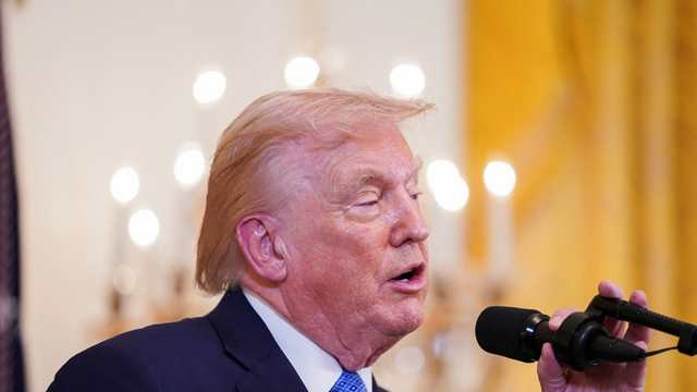 Trump Signs New 10% Global Tariff Order