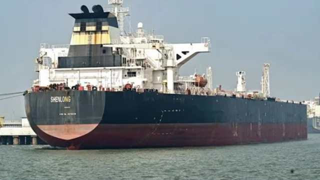 Ship Traffic Through Strait of Hormuz Rises for Third Straight Day