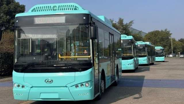 Pakistan Makes Public Transport Free in Islamabad Amid Fuel Price Surge