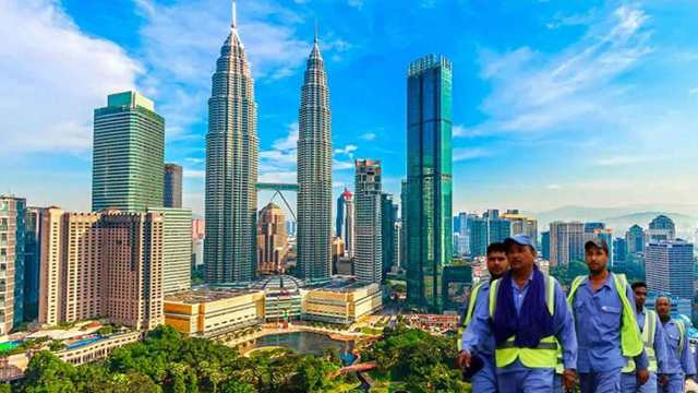 Malaysia Seeks to Become Global Hub for Muslim Tourism Economy