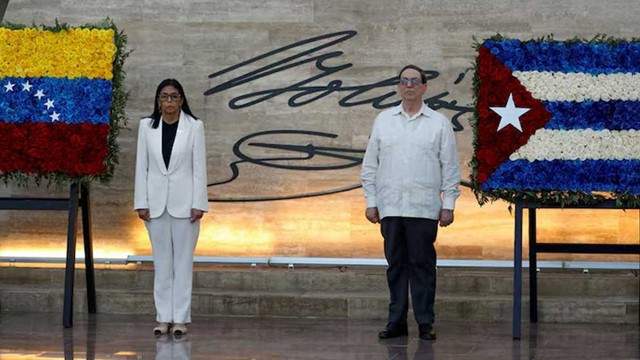 Cuban Security Advisers and Doctors Leaving Venezuela Amid US Pressure: Report