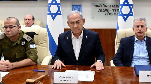 Prediction of 'Regime Revolution in Iran' is 'Hilarious', Netanyahu's Defeat Appears as More Hilarious!