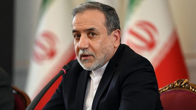 Iran to Assume Full Control of Strait of Hormuz for 30 Days, Foreign Minister Says