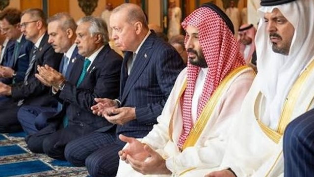 Saudi, Turkish and Pakistani Leaders Perform Friday Prayer Together in Mecca