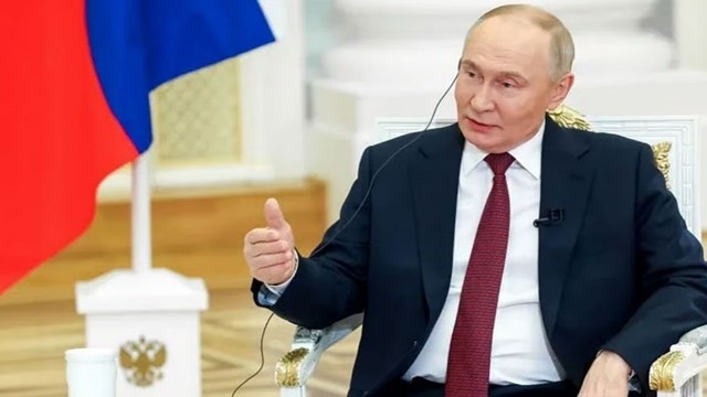 Putin Says Russia Ready to Support Efforts to Ease Regional Tensions