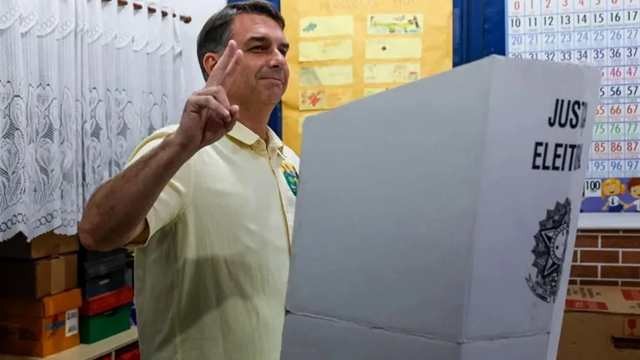 Flávio Bolsonaro Defeats Lula in Brazil’s First-Round Presidential Vote