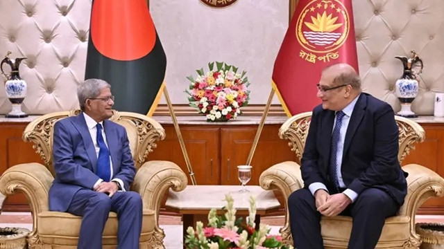 President Calls for Enhanced Cooperation with Pakistan in Trade, Education, and Communication