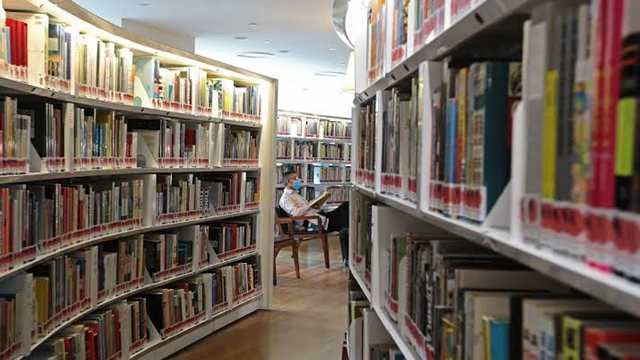 Singapore Offers Cash Incentives to Get People Reading Again