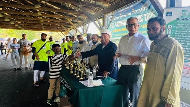 Prize Giving after the Eid Reunion and Picnic. Photo: MUNA