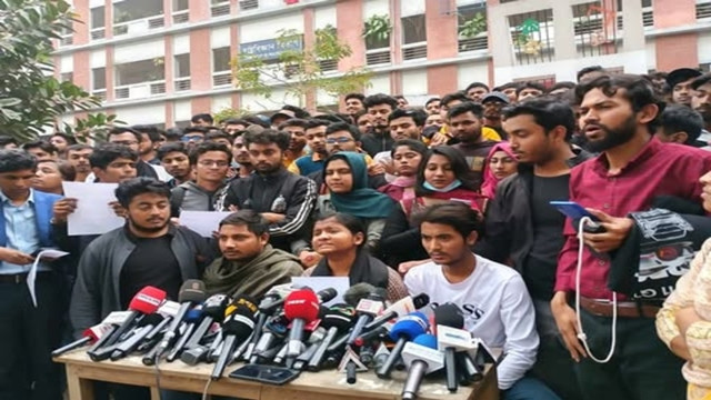 Students of seven colleges in Dhaka make 6-point demands, 4-hour ultimatum