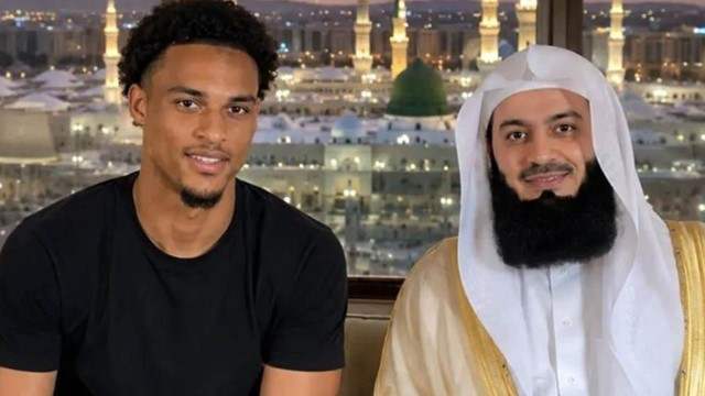 Australian Footballer Tate Yengi Converts to Islam after Visiting Mosque in Adelaide