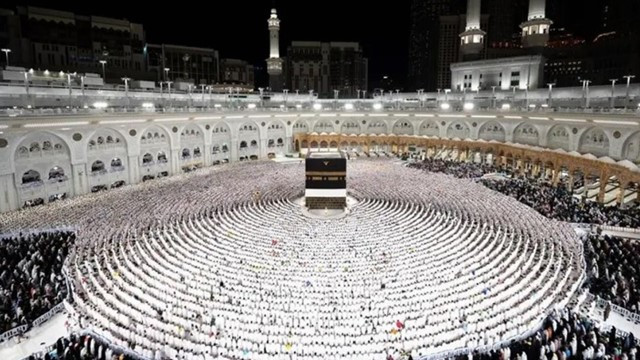 Saudi Arabia Introduces Mandatory Meal Fee for Umrah Pilgrims from Four Countries