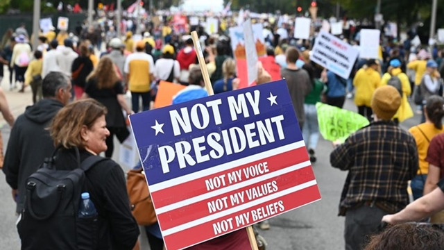 U.S. Shutdown Enters Second Month; Americans Blame Trump