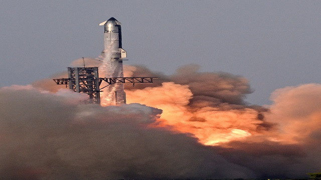 SpaceX's 10th Starship Test Flight Ends in Dual Splashdown Success