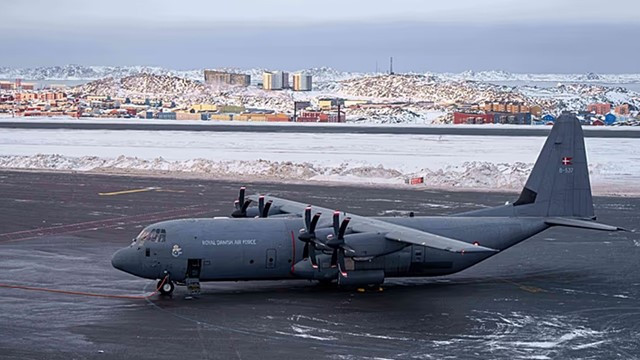 US Deploys Military Aircraft to Greenland Base