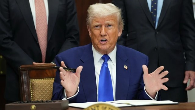 Trump Hardens Stance on Greenland, Refuses to Rule Out Use of Force