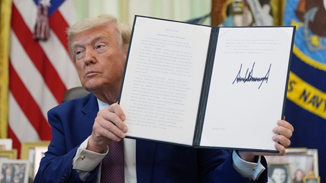 Trump Administration Orders Employers to Dismiss Hundreds of Thousands of Migrant Workers