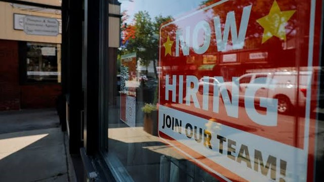 U.S. Weekly Jobless Claims Rise Slightly, Remain Below Forecast