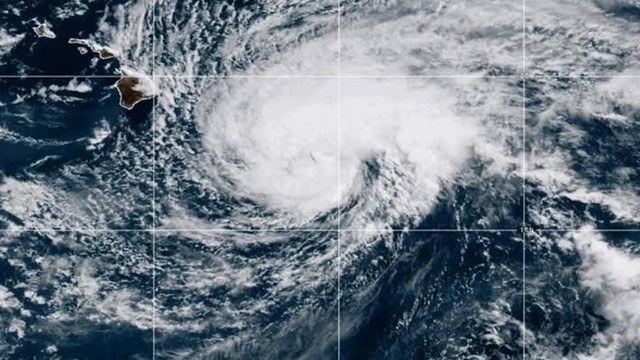 Hurricane Nolo Brings Heavy Rain and Strong Winds to Hawaii as Kilauea Volcano Threatens Further Hazards