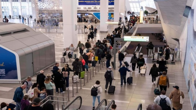 US Government Shutdown: 3,300 Flights Canceled in One Day