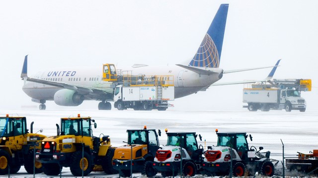 Thousands of Flights Canceled across US Due to Severe Winter Storm