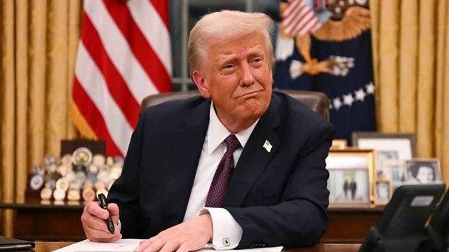 Trump Dismisses Greenland’s Defense as ‘Two Dog Sleds’ Amid Sovereignty Talks