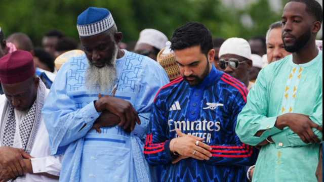 New York City Mayor Zohran Mamdani Attends Eid Prayers Wearing Arsenal-Themed Panjabi