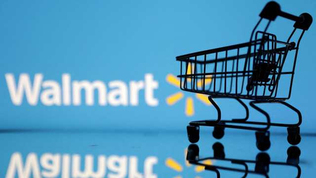 US Consumers Cut Spending as High Living Costs Hit Walmart Sales