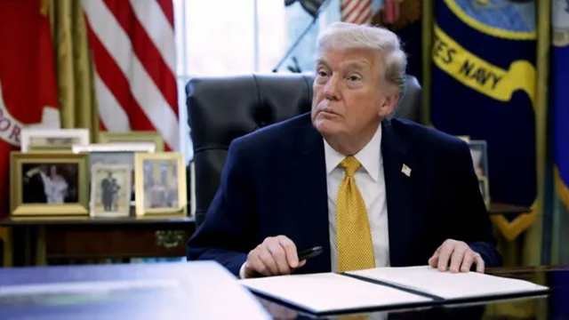 Trump Threatens to Send US Warship to Cuba’s Coast