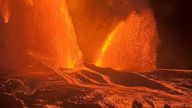 Major Eruption at Hawaii’s Kilauea Volcano Sends Lava Fountains Soaring
