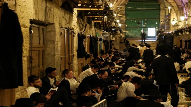 Around 500 Israeli Settlers Storm Al-Aqsa Mosque Compound